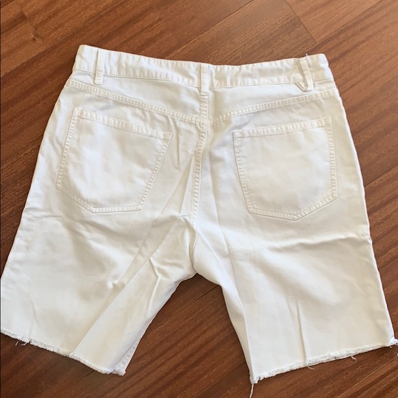 White Men’s Shorts with frayed bottom - Picture 2 of 4
